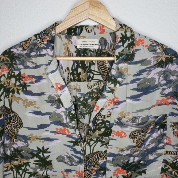 Urban Outfitters Mens Sz S Tiger Patterned Beachy Button Front Collared Shirt - Picture 4 of 8